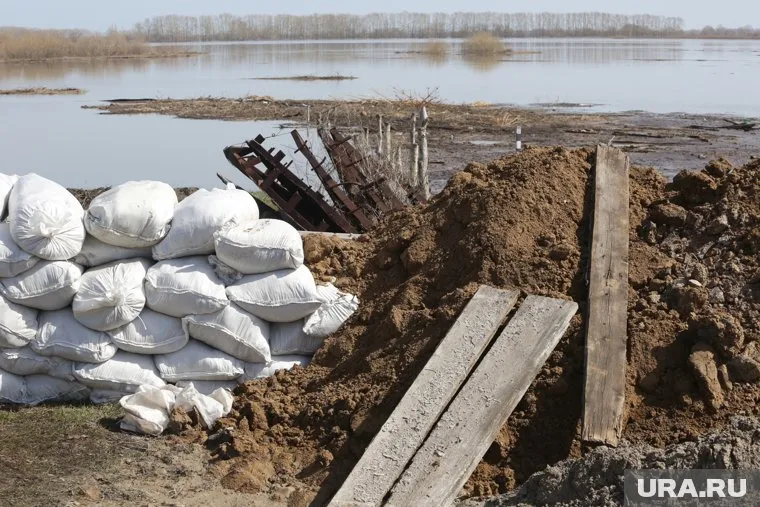Прорыв дамбы в Карабаше привел к подтоплению миасского поселка