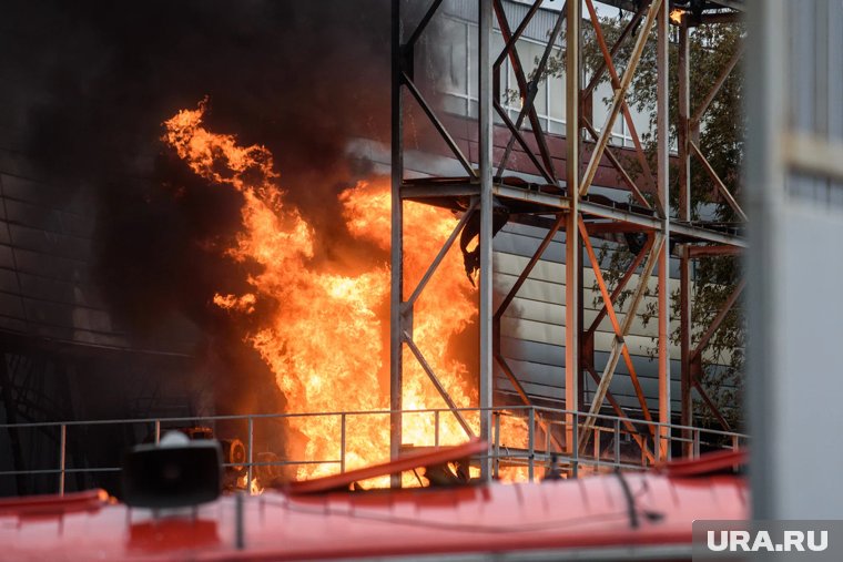 Крупный пожар в Кургане: что горит в строящемся ЖК «Маяк». Видео