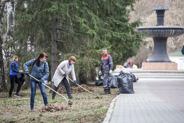 Алексей Орлов на субботнике в денропарке. Екатеринбург