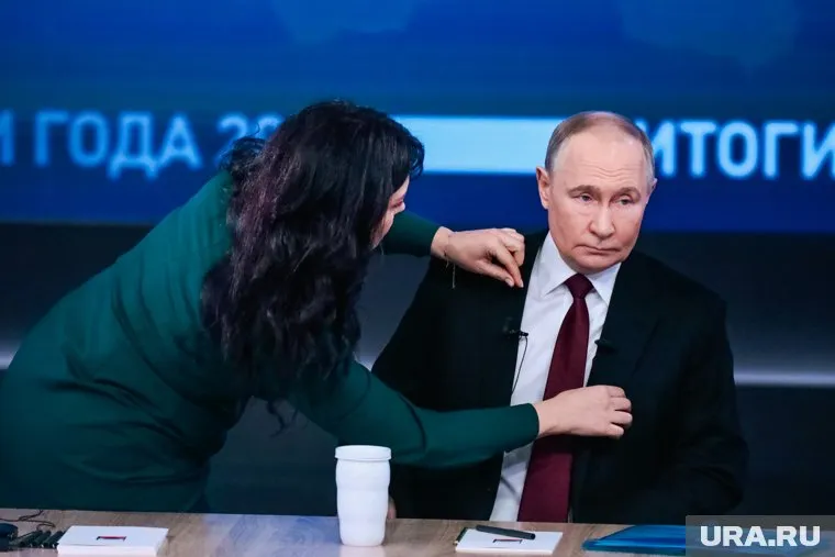 Опубликованы новые кадры архивной трансляции прямой линии Владимира Путина с участием жителей Украины