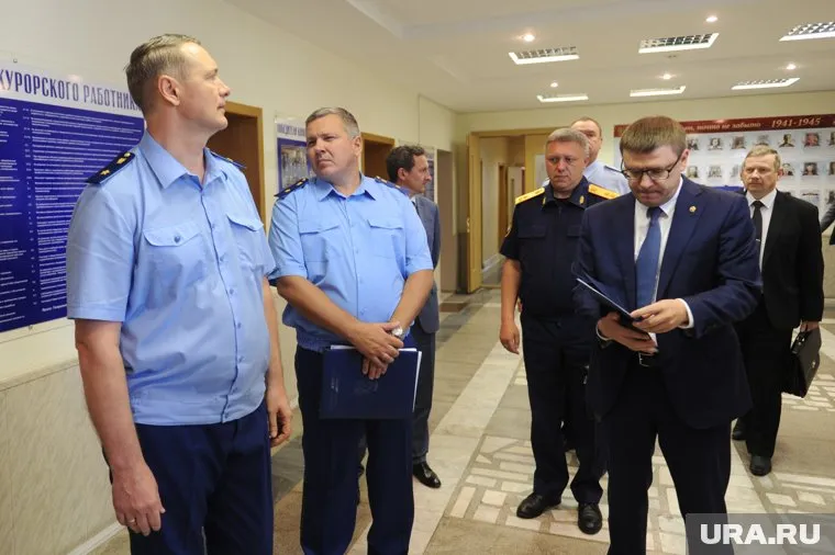 Виталий Лопин (слева) попросил Алексея Текслера (справа) прислать ревизоров