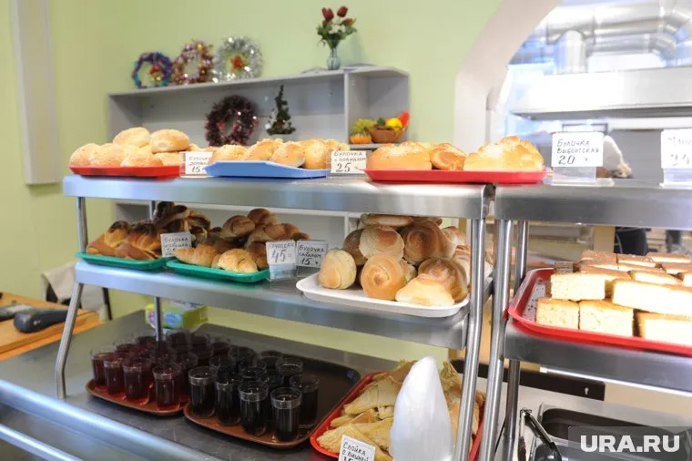 Из ассортимента школьного буфета предложили убрать булочки, пиццу и другие вредные блюда