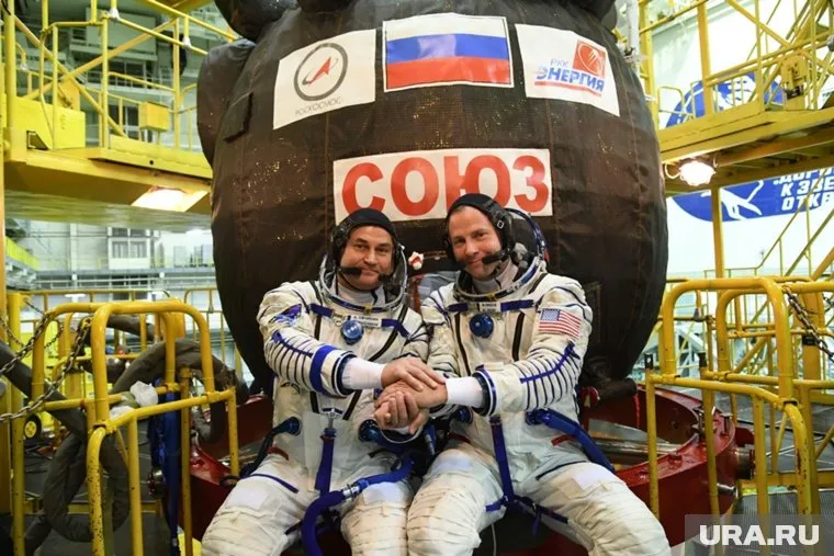 На борту находился российско-американский экипаж