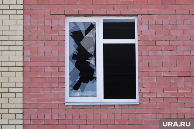 В здании Минтруда выбиты окна в результате обстрела ВСУ