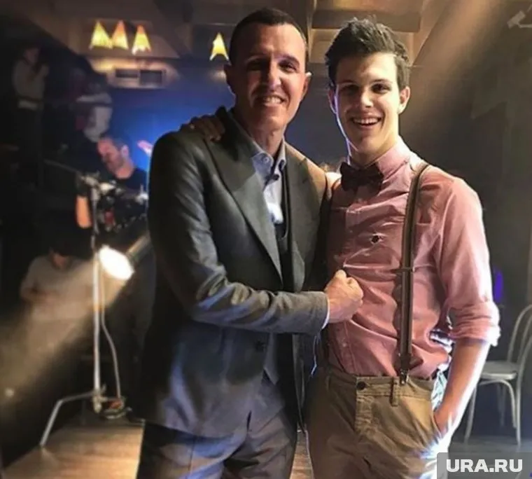 Игорь Верник с сыном Григорием относятся к деньгам со всей серьезностью