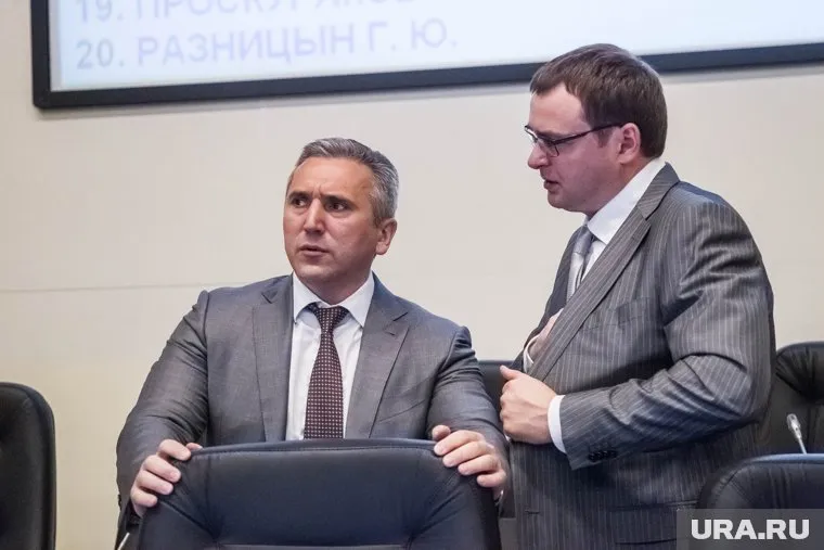 Полномочия Еремеева (на фото справа) еще не закончились, а его уже списывают со счетов