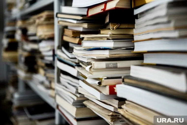 Русские книги сдают в пункты вторсырья
