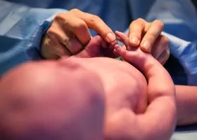 Появились фото из бани, где свердловчанка родила ребенка, а после закопала его