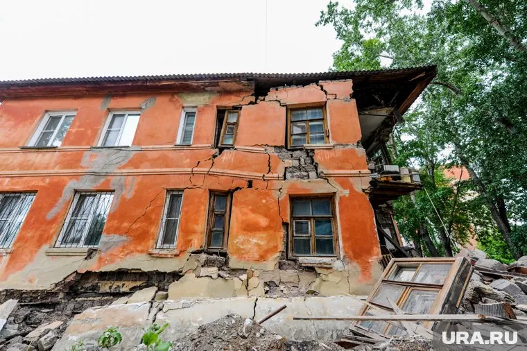 Женщину выселяют в аварийное здание, которое расселили 20 лет назад