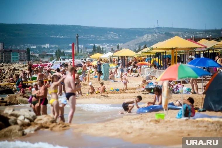 Врачи указывают на рост числа больных коронавирусом в период отпусков