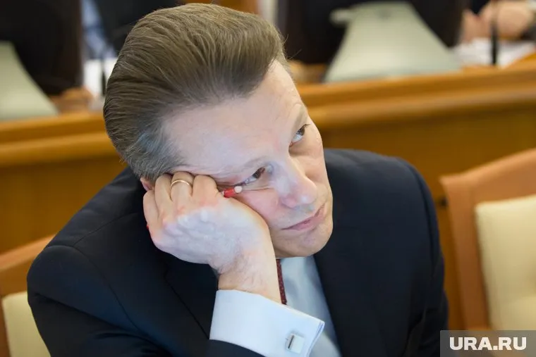 Константину Ермакову приходится затыкать дыры в бюджете области