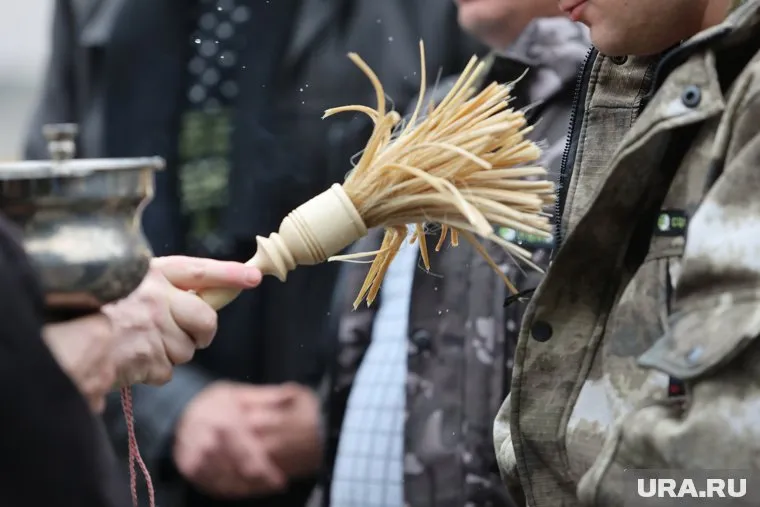 По словам отца Леонида, бронемашина станет выражением поддержки сражающимся
