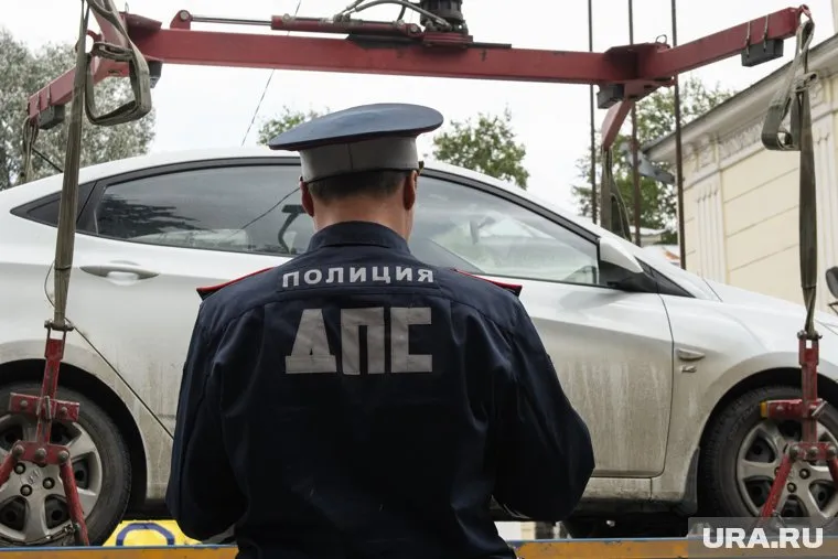 Житель ХМАО не мог забрать эвакуированную машину со штрафстоянки