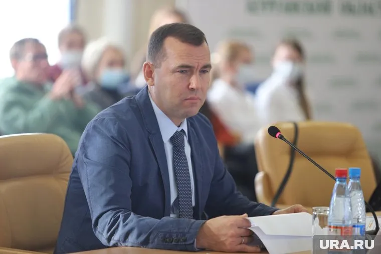 Губернатор Вадим Шумков считает Кировский мост в Кургане небезопасным и неопрятным