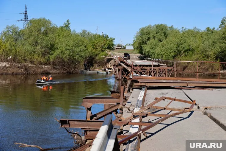 Ранее мост был разрушен из-за паводка (архивное фото)