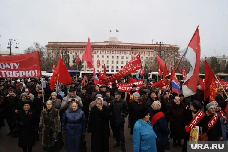 Коммунисты предложили сделать 7 ноября нерабочим днем