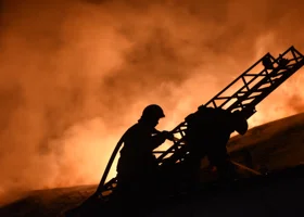 Огонь охватил гигантский рынок: что известно о пожаре в Санкт-Петербурге к этому часу