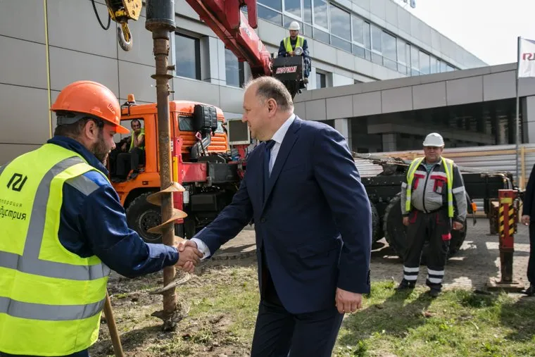 Визит Николая Цуканова , полномочного представителя президента на ЖД вокзал , строительство кольцевой автодороги и НПЗ. Тюмень. (необр), цуканов николай