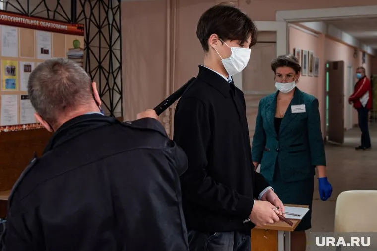 Попасть в здание школы в новом учебном году будет не так просто