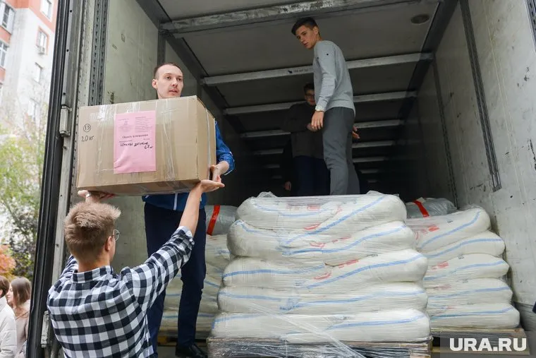 На помощь жителям подтопленных территорий отправлены две фуры с продуктами питания