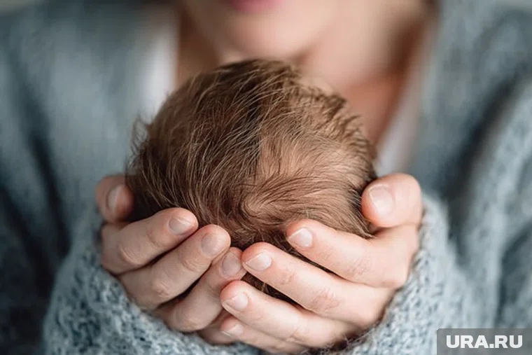 Одному из младенцев в роддоме врачи оторвали руку, сообщили близкие пациентки  