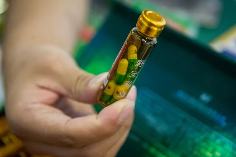 ИННОПРОМ-2016: второй день. Проходка Мантурова и девушки. Екатеринбург