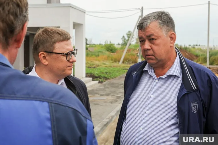 Алексей Текслер на осмотре дома, построенного чебаркульской птицефабрикой. Челябинск