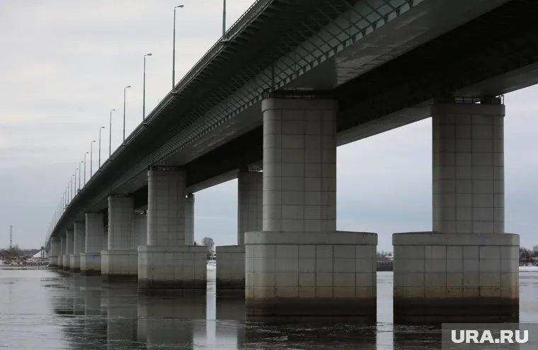 Мост был введен в эксплуатацию 20 лет назад