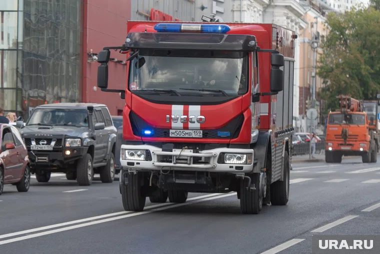 К месту вызова прибыли пожарные машины (архивное фото)