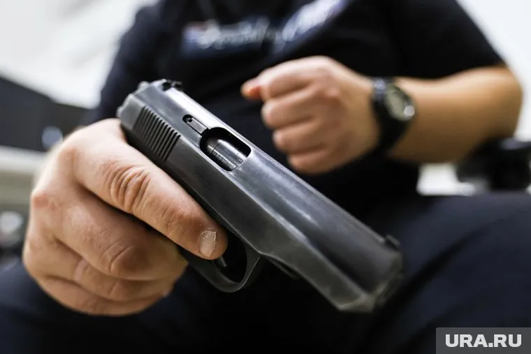 Мужчина сделал не менее 16 выстрелов из пневматического пистолета