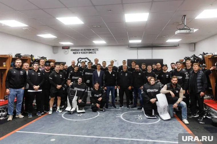 Алексей Текслер провел встречу с хоккеистами «Трактора» перед игровым новым сезоном