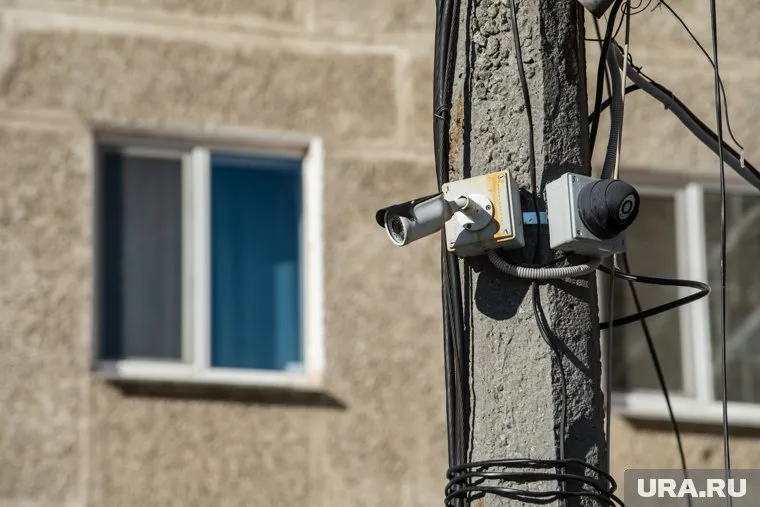 Автомобиль блогера ударился о столб