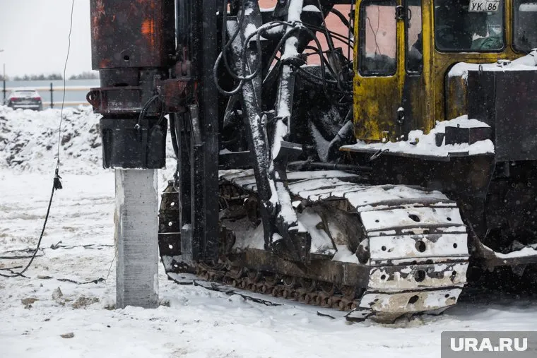 Строительная техника в микрорайоне «Обдорский» работает круглосуточно