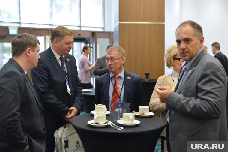 Константин Нацевский (слева) и Дмитрий Доженко (справа) проиграли выборы