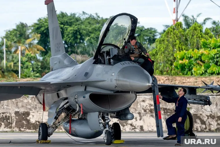 По словам американских анонимных источников, неизвестно, смогу ли украинские военные немедленно использовать F-16