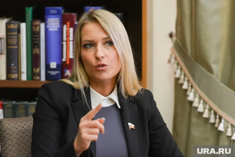 Яна Лантратова: "Ситуация создает неопределенность и социальную напряженность среди миллионов россиян"