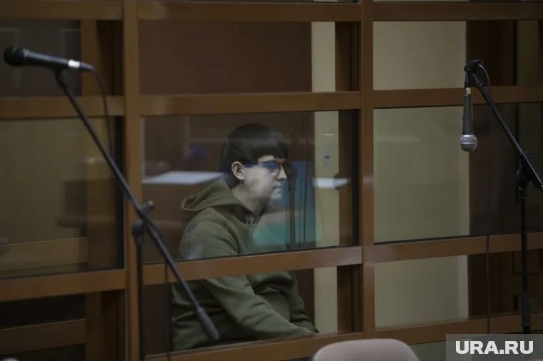 Свидетели рассказали как вел себя Бекмансуров при оформлении документов на оружие