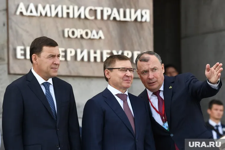 Говорят, так часто, как при Алексее Орлове, губернатор и полпред (вне зависимости от того, кто занимает должность) в мэрии не были