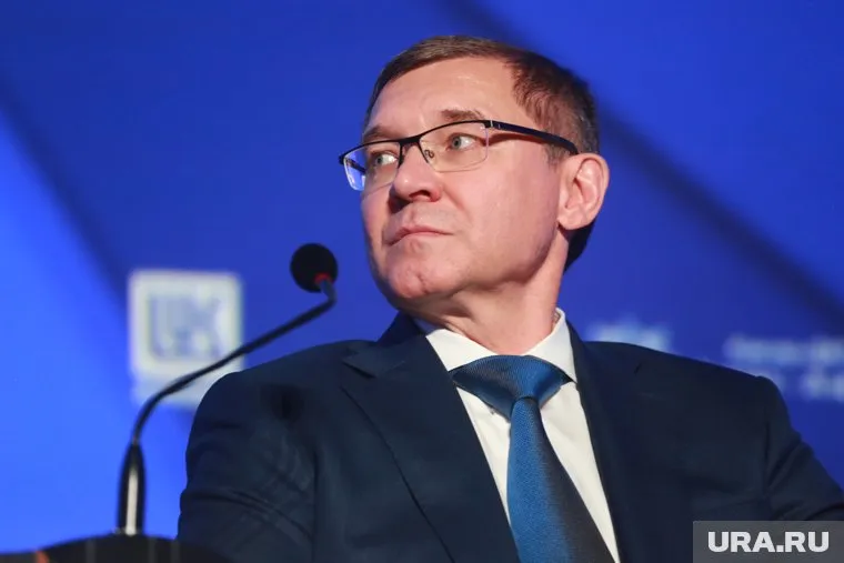 Владимир Якушев ответил, что решения отменить празднование Нового года на Урале не принимались