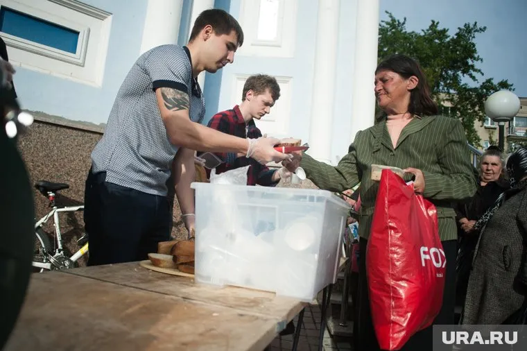 Россияне не стремятся помогать соотечественникам, защищая свою психику от человеческих трагедий