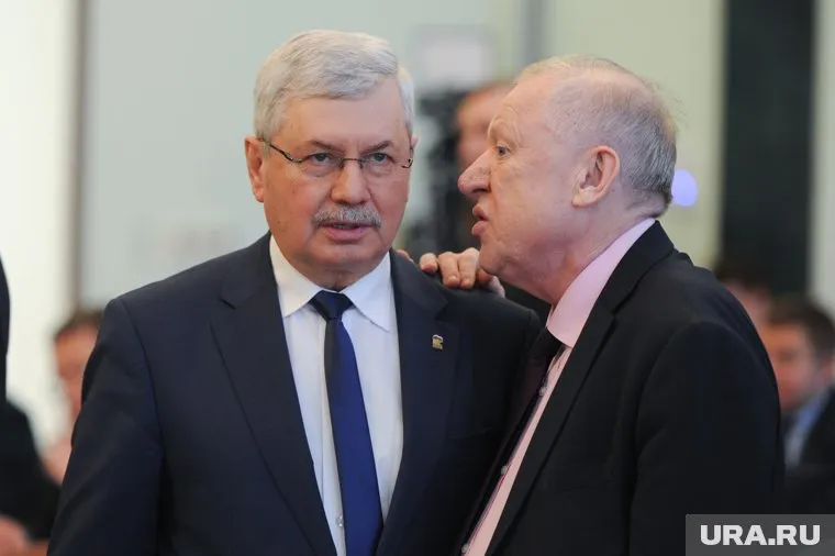 Владимир Мякуш (слева) анонсировал приостановку членства в «Единой России» Евгения Тефтелева (справа)