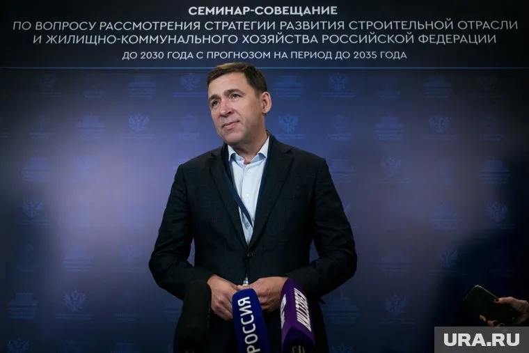 Власти ищут решение, которое защитило бы свердловчан от COVID-19 и не доставило бы им неудобств, заявил Евгений Куйвашев