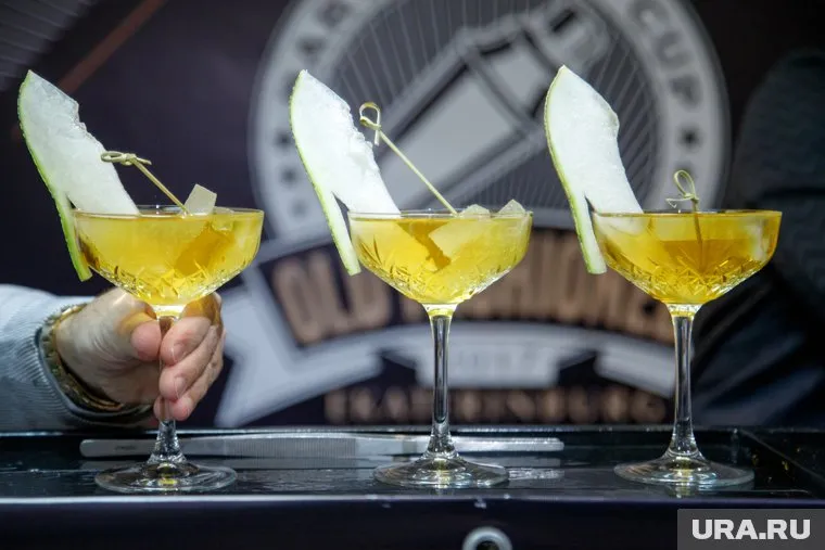 Больше всего падает реализация коктейлей, шампанского, пива и водки