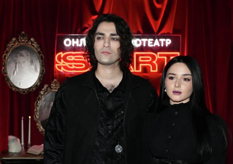 Шепс вышел в свет с возлюбленной