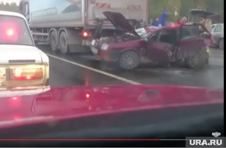 ВАЗ просто влетел под грузовик