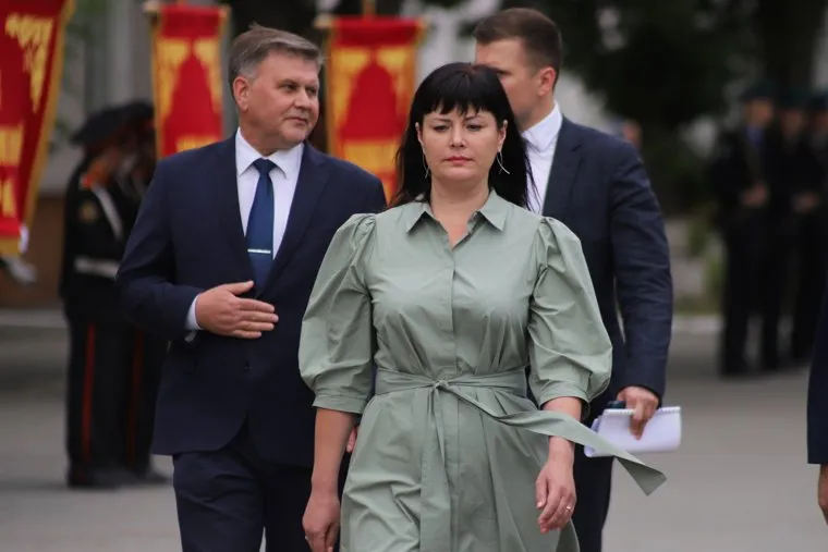 Возложение цветов к мемориалу Вечного Огня в день памяти и скорби, в день начала ВОВ. Курган