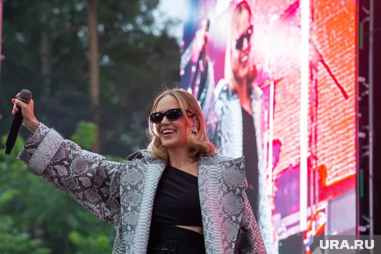 В книге Наталья Ионова (Глюк’oZa) раскроет свои взгляды на жизнь