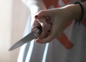 Девочка предложила парню убить собственную маму: тело нашли в подвале