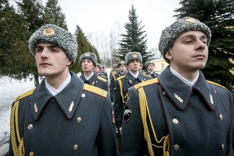 Однодневные сборы парламентариев и прессы в 21 бригаде Росгвардии. Москва, почетный караул, строй солдат, росгвардия