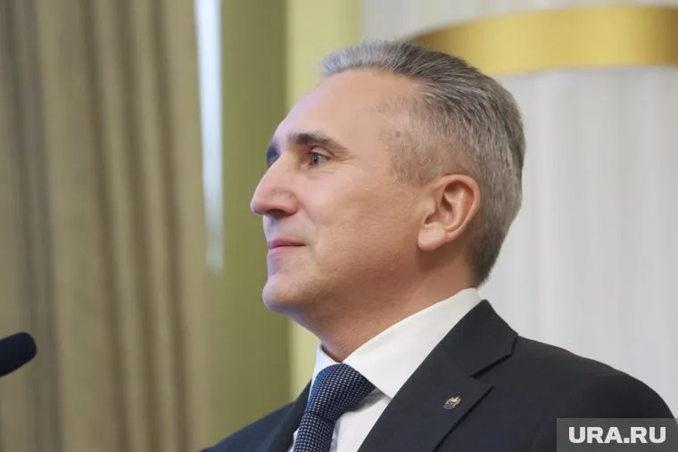 Александр Моор наградил тюменских журналистов